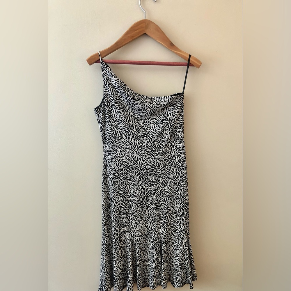 Laundry By Shelli Segal Black & White One-Shoulder Spiral Slip Dress